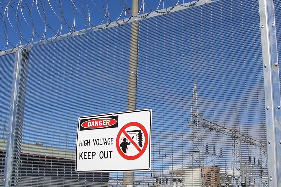 358-security-power-fence-warning-sign