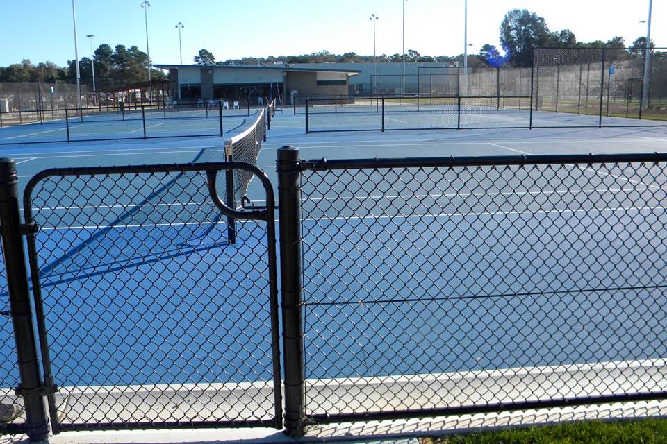 chain-link-sports-fence-badminton-court