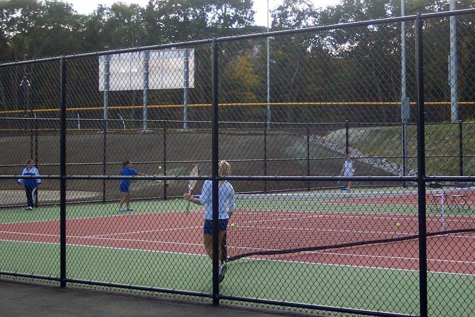 chain-link-sports-fence-tennis