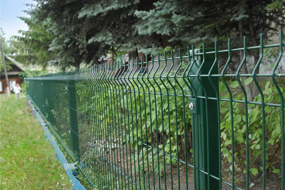 curvy-welded-park-fence