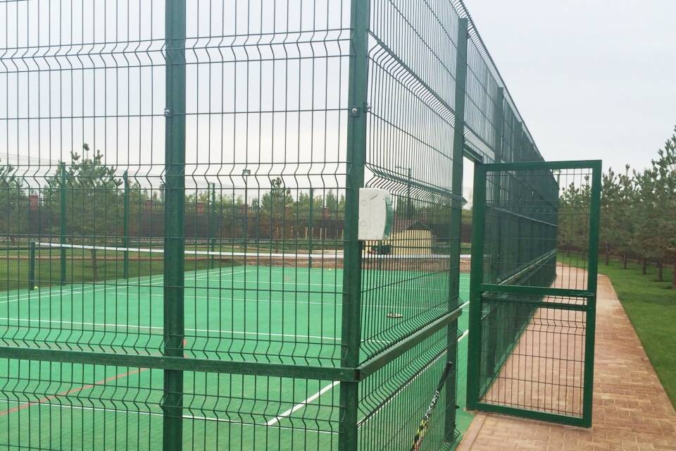 curvy-welded-sports-fence-sports-field