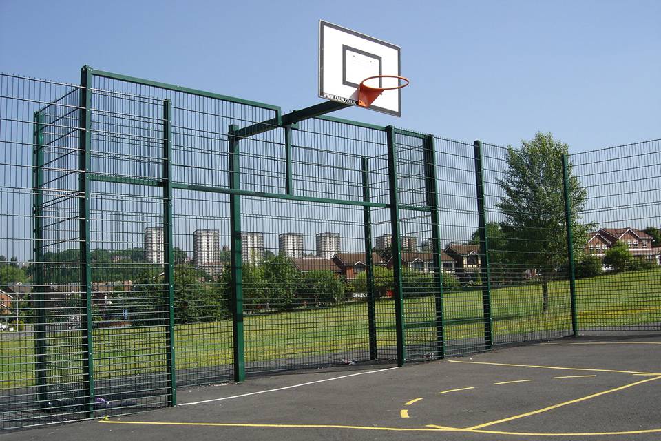 double-wire-sports-fence-basketball-court