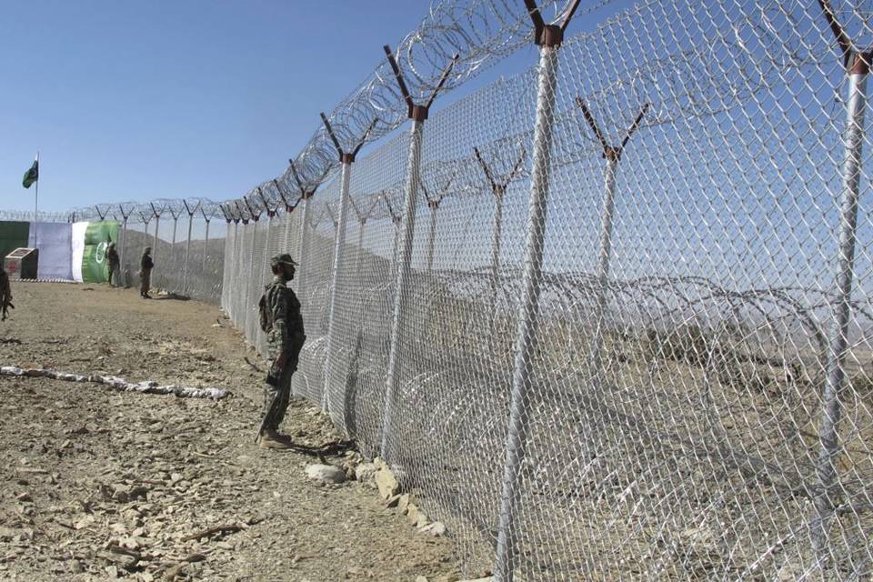 chain-link-military-fence-concertina-wire