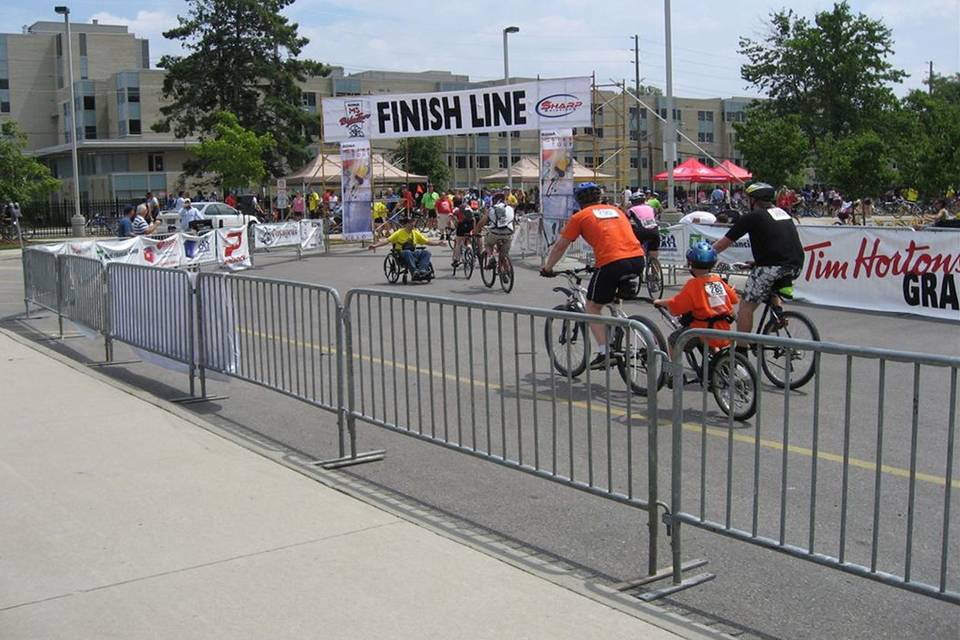 crowd-control-fencing-bicycle-race