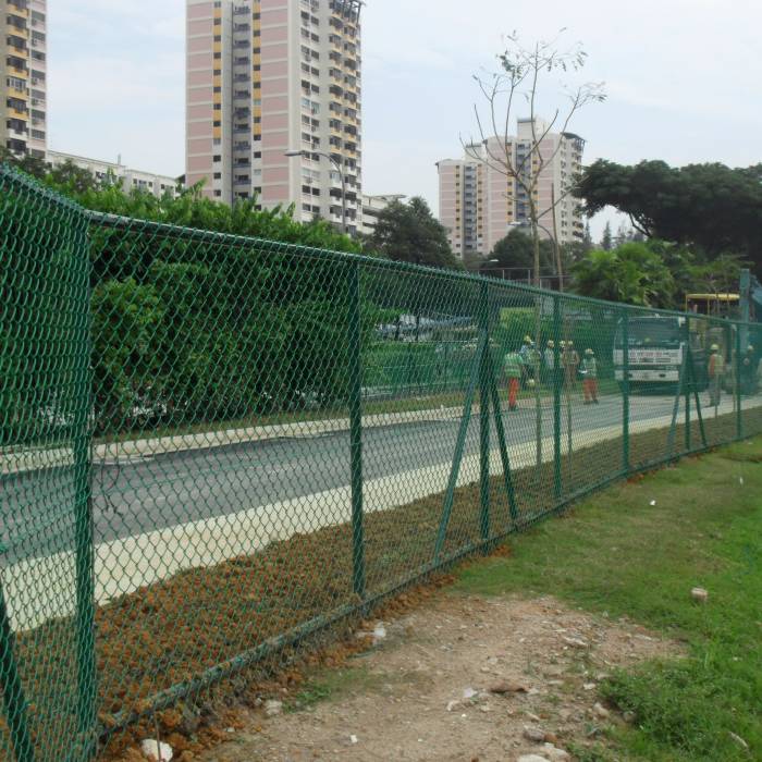 Chain Link Fencing, chain link fence, galvanized chain link fencing, PVC coated chain link fence, industrial perimeter fencing, Fence Moine chain link rolls, mesh fencing for sports courts, security fencing with chain mesh, heavy duty wire mesh fence, affordable fencing for schools, chain link enclosure for animals, perimeter fence for industrial sites, rust resistant outdoor fencing, roll top chain fence, green PVC mesh fencing, commercial fencing supplier