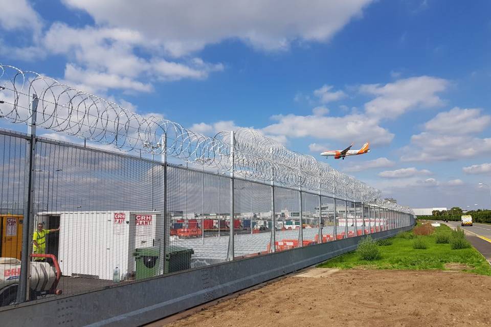 Airport Fencing, airport wildlife control, wildlife intrusion prevention, ICAO fencing standards, perimeter fencing for runways, anti-wildlife airport fence, aviation safety fencing, secure fencing for wildlife threats, bird and mammal deterrent barriers